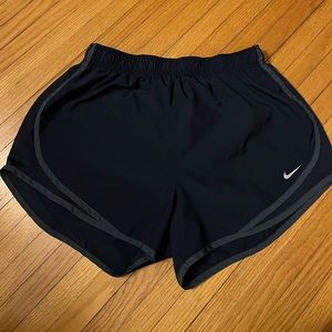 Women’s Nike Tempo Running Shorts Size Large